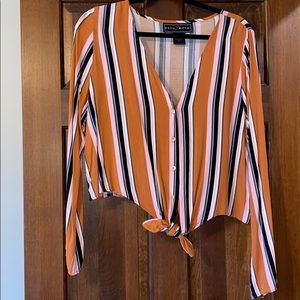 Long sleeve buttoned crop top